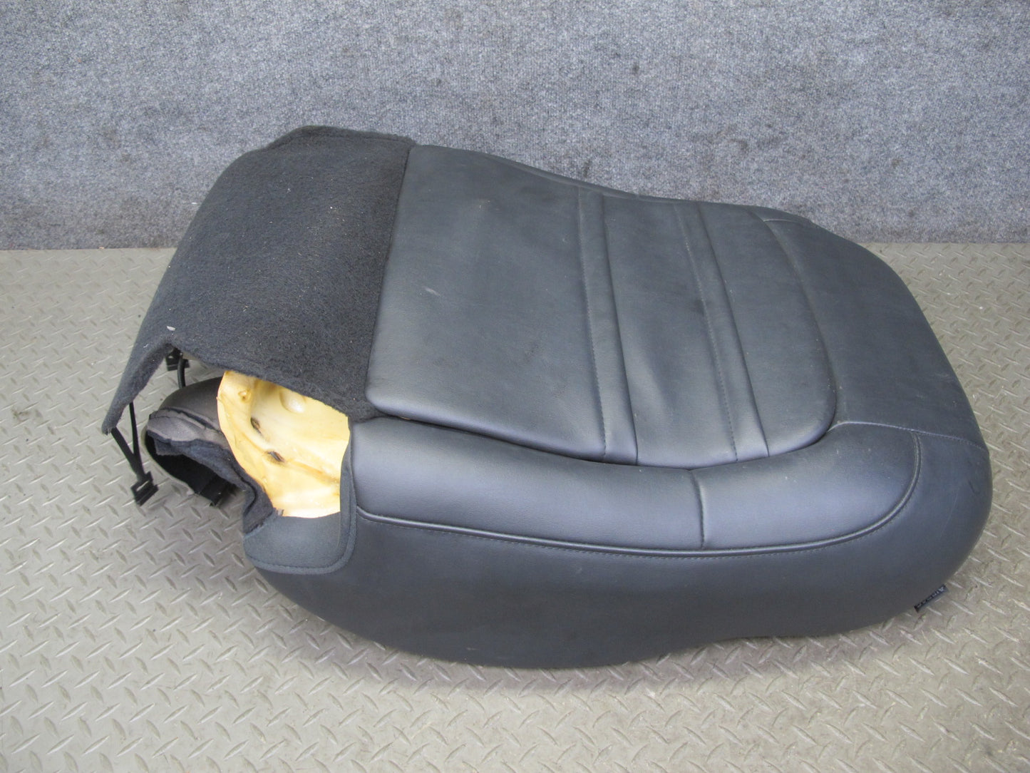 2014-2015 Infiniti QX60 Front Right Seat Upper Backrest Leather Cushion