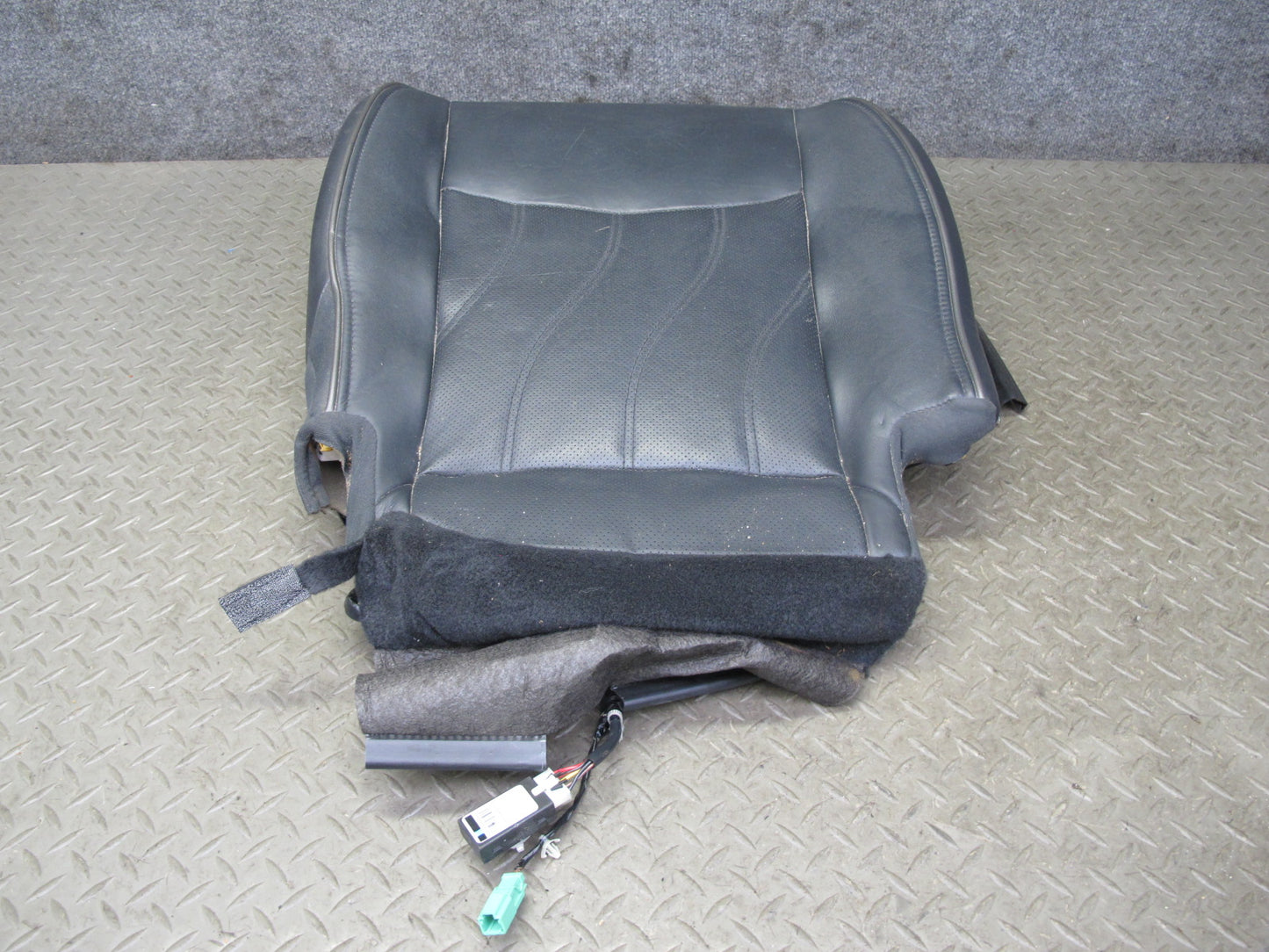 2014-2015 Infiniti QX60 Front Right Seat Lower Leather Cushion