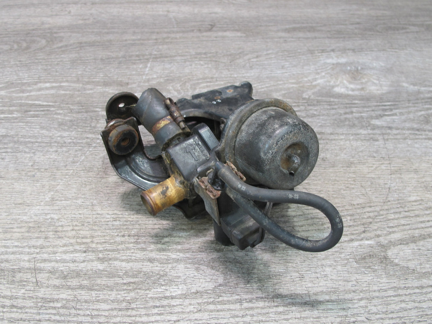 92-00 Lexus JZZ31L SC300 SC400 Heater Control Valve Pump w Bracket Mount OEM