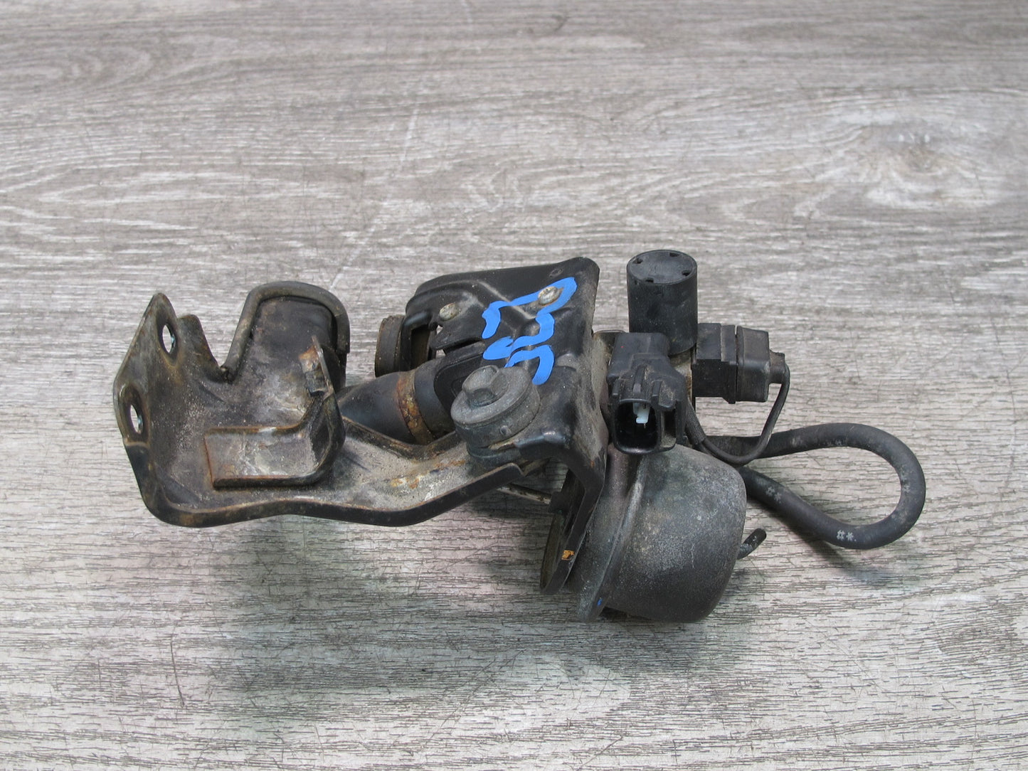 92-00 Lexus JZZ31L SC300 SC400 Heater Control Valve Pump w Bracket Mount OEM