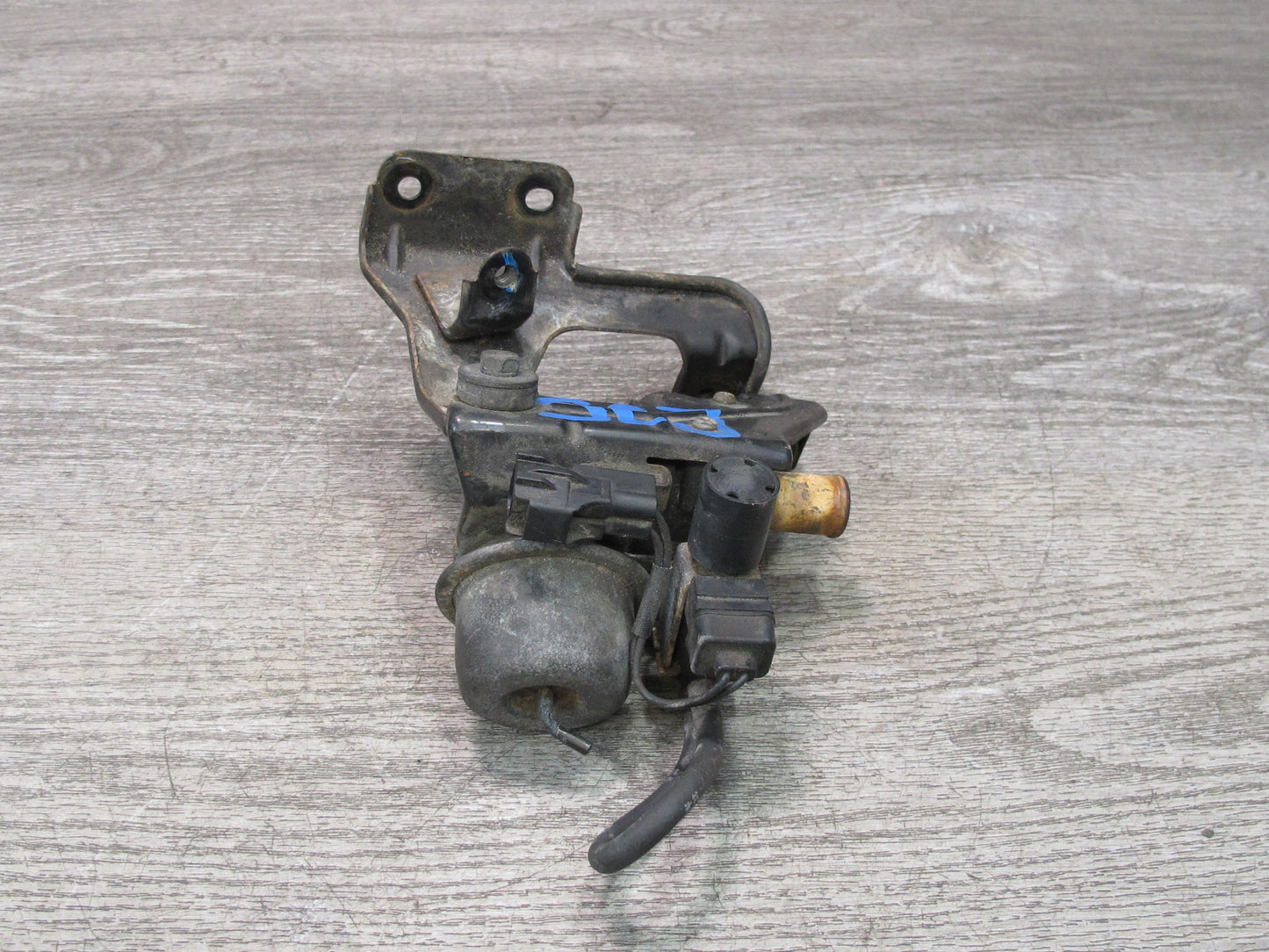 92-00 Lexus JZZ31L SC300 SC400 Heater Control Valve Pump w Bracket Mount OEM