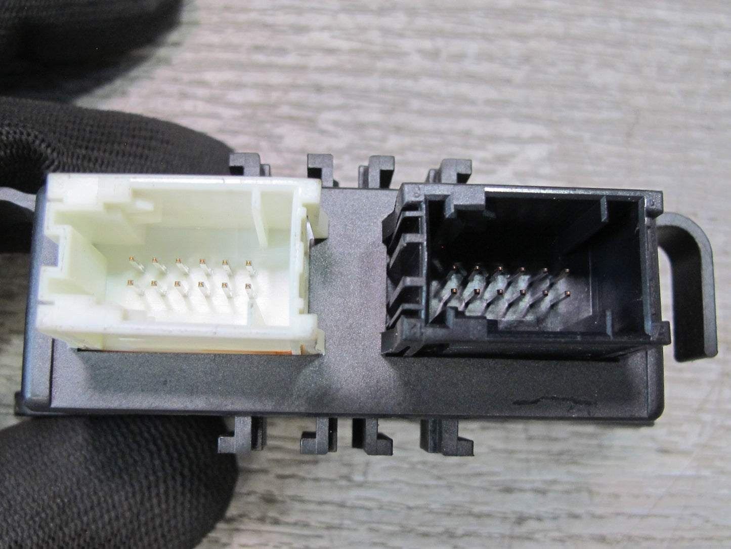 2001-2006 BMW E46 M3 3-SERISES Front Right Side Mirror Control Switch Module