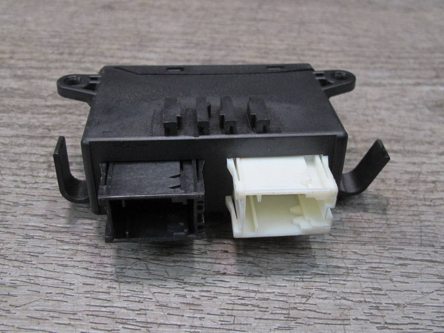 2001-2006 BMW E46 M3 3-SERISES Front Right Side Mirror Control Switch Module