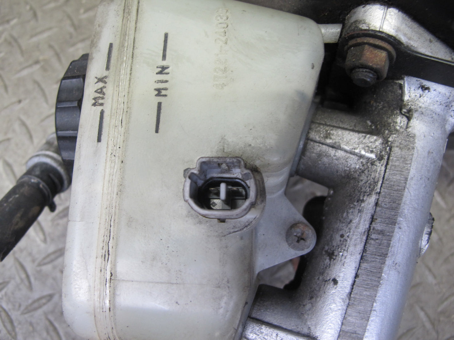 92-94 Lexus JZZ31L SC300 Brake Master Cylinder Booster Reservoir OEM
