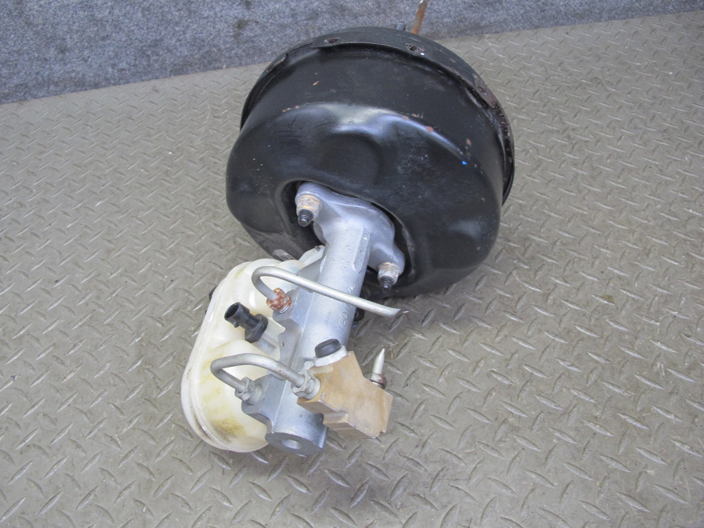 98-04 Chevrolet Corvette C5 Brake Master Cylinder Booster Fluid Reservoir OEM