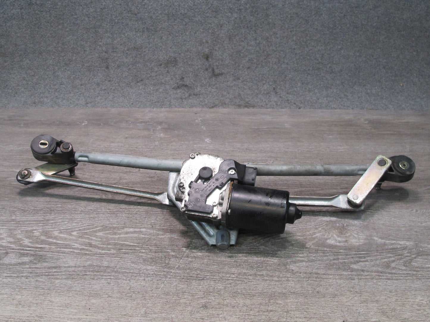 96-02 BMW E36/7 Z3 Windshield Wiper Transmission Linkage w Motor OEM