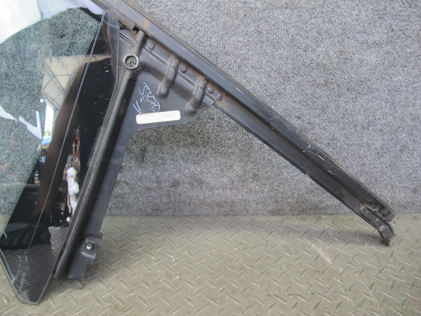 96-02 BMW E36/7 Z3 Roadster Front Left Driver Door Fixed Glass OEM