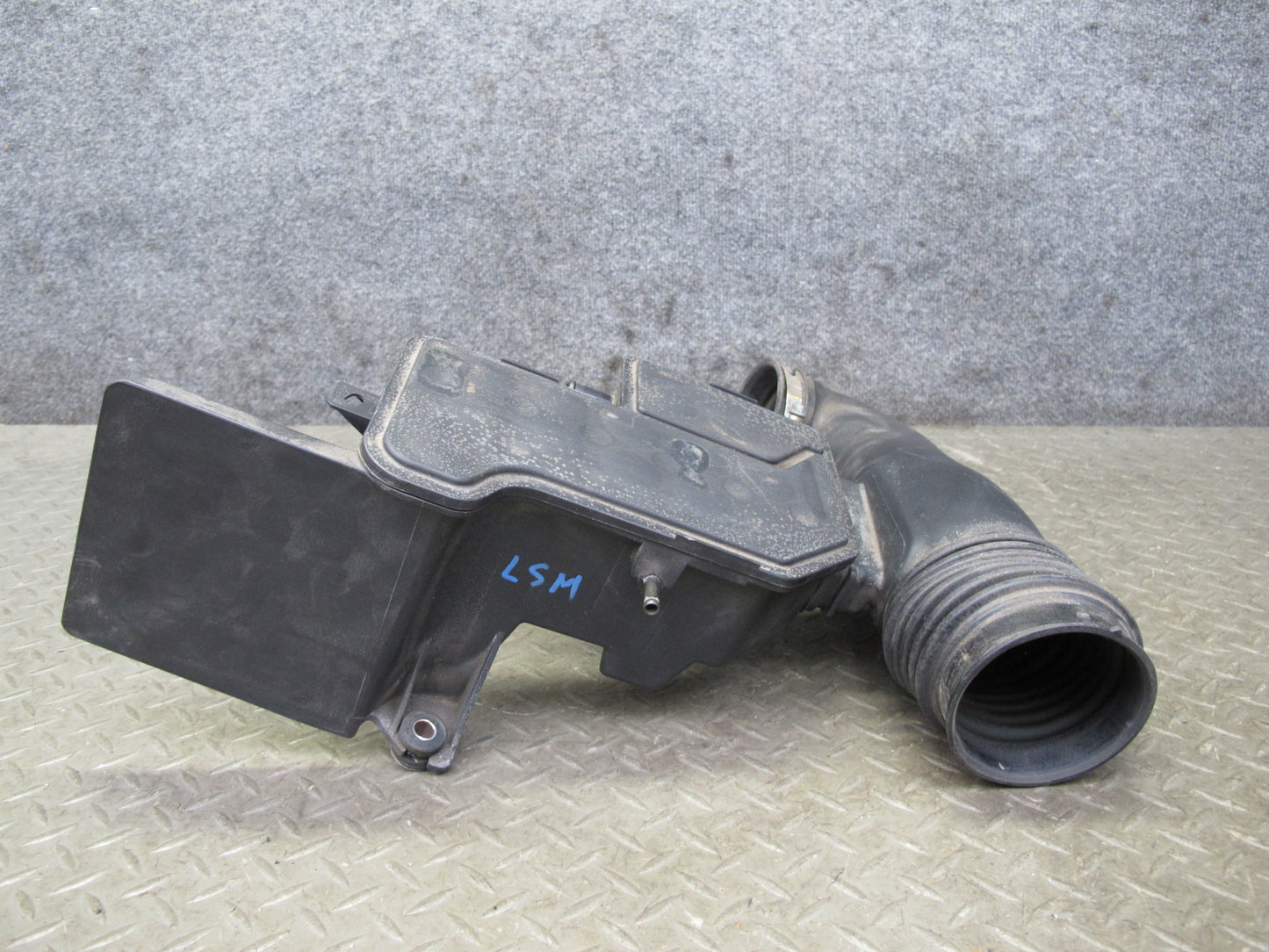04-06 Lexus UCF30L LS430 Air Intake Cleaner Pipe Hose Resonator 17875-50290 OEM