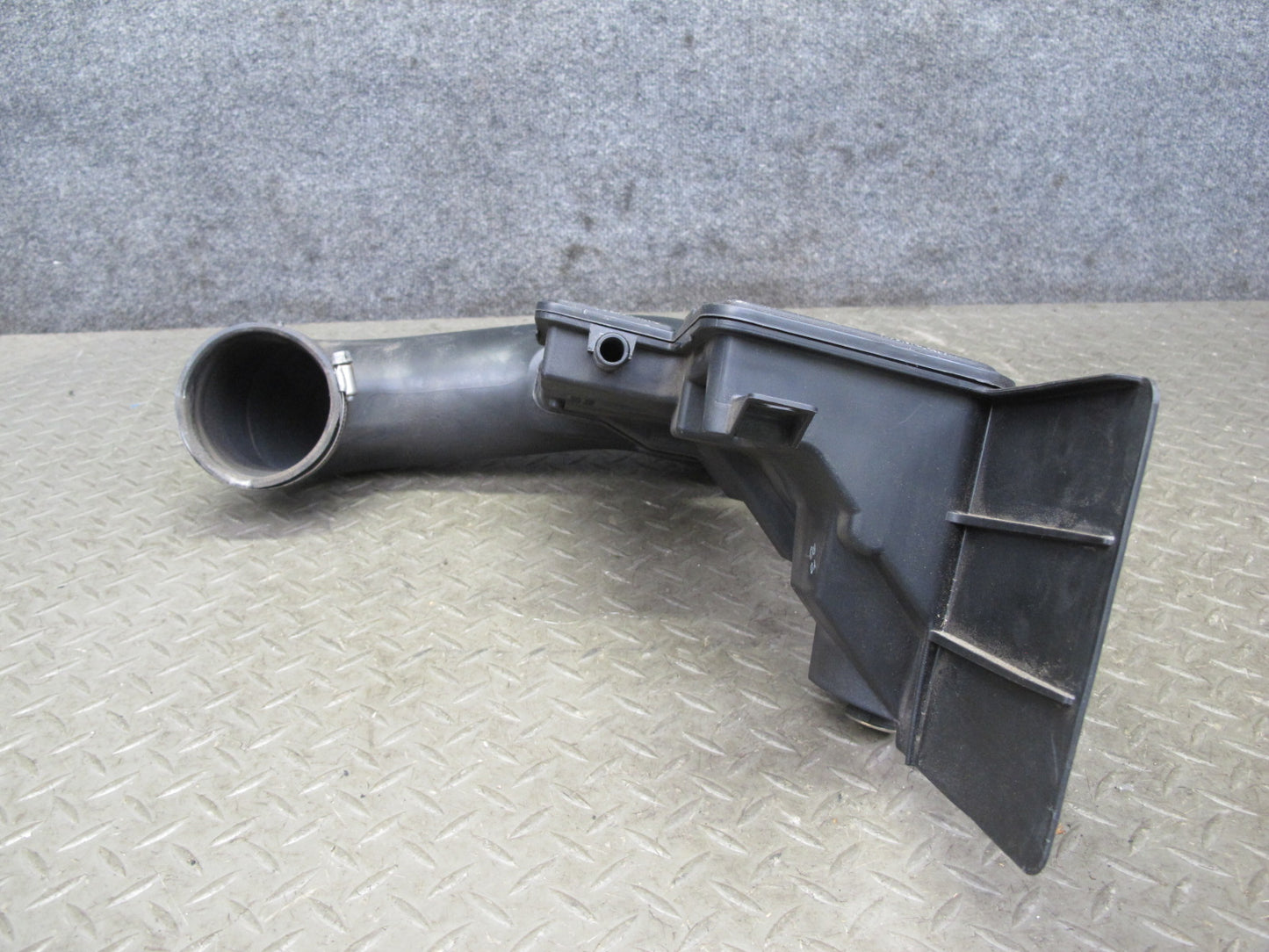 04-06 Lexus UCF30L LS430 Air Intake Cleaner Pipe Hose Resonator 17875-50290 OEM