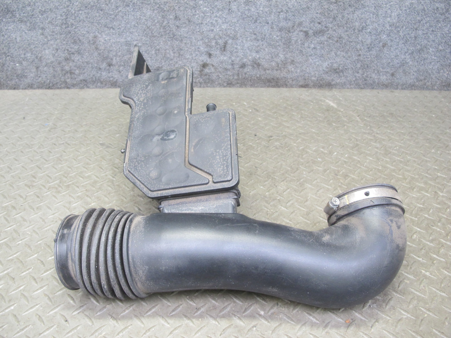 04-06 Lexus UCF30L LS430 Air Intake Cleaner Pipe Hose Resonator 17875-50290 OEM