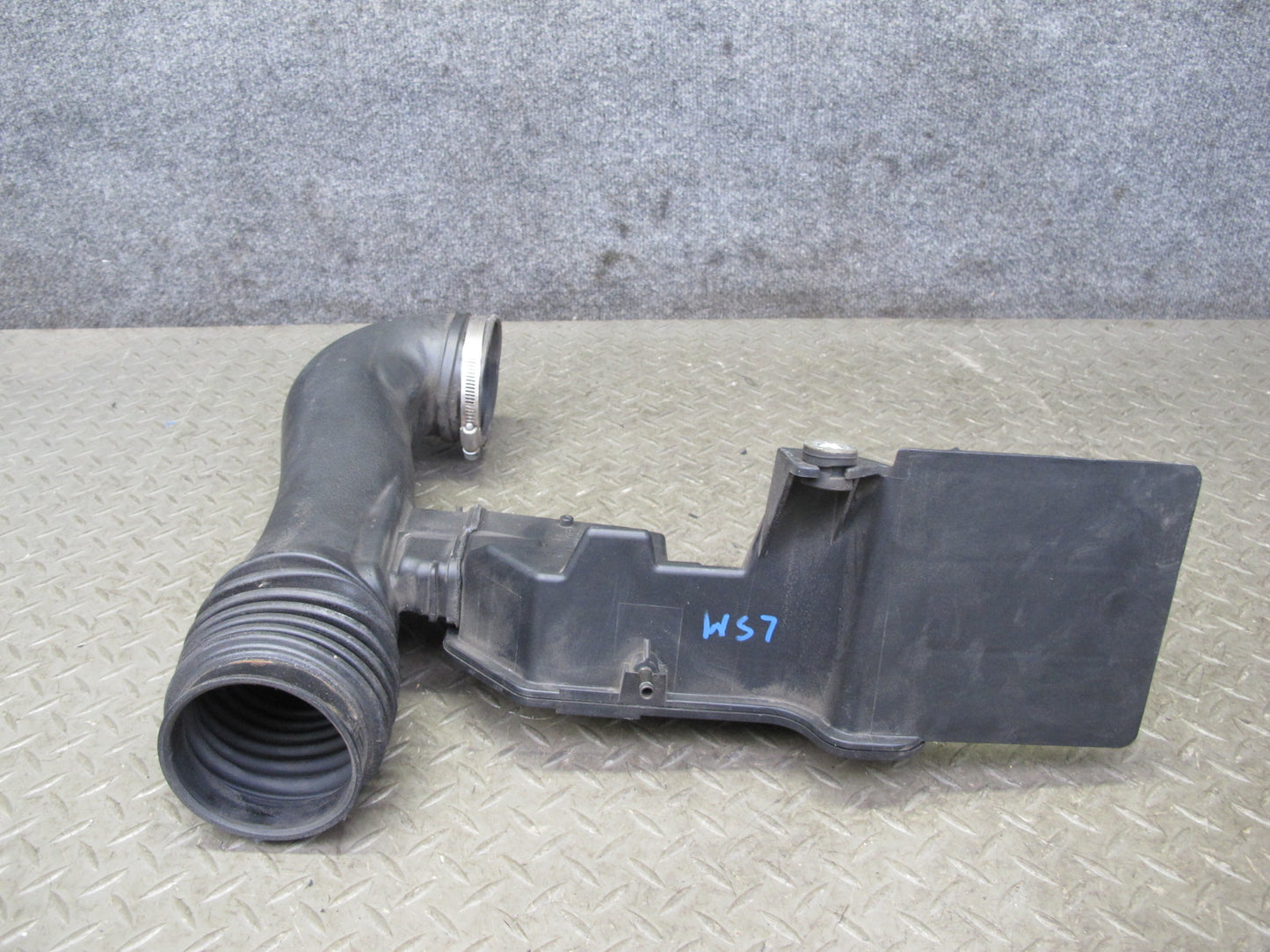 04-06 Lexus UCF30L LS430 Air Intake Cleaner Pipe Hose Resonator 17875-50290 OEM