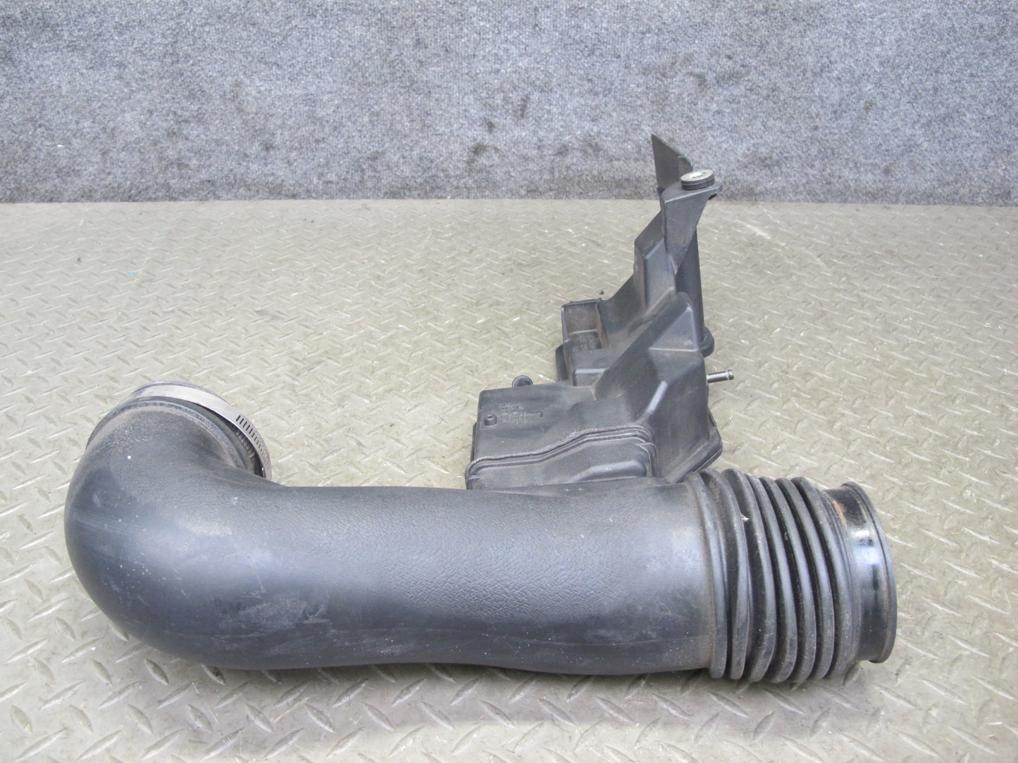 04-06 Lexus UCF30L LS430 Air Intake Cleaner Pipe Hose Resonator 17875-50290 OEM