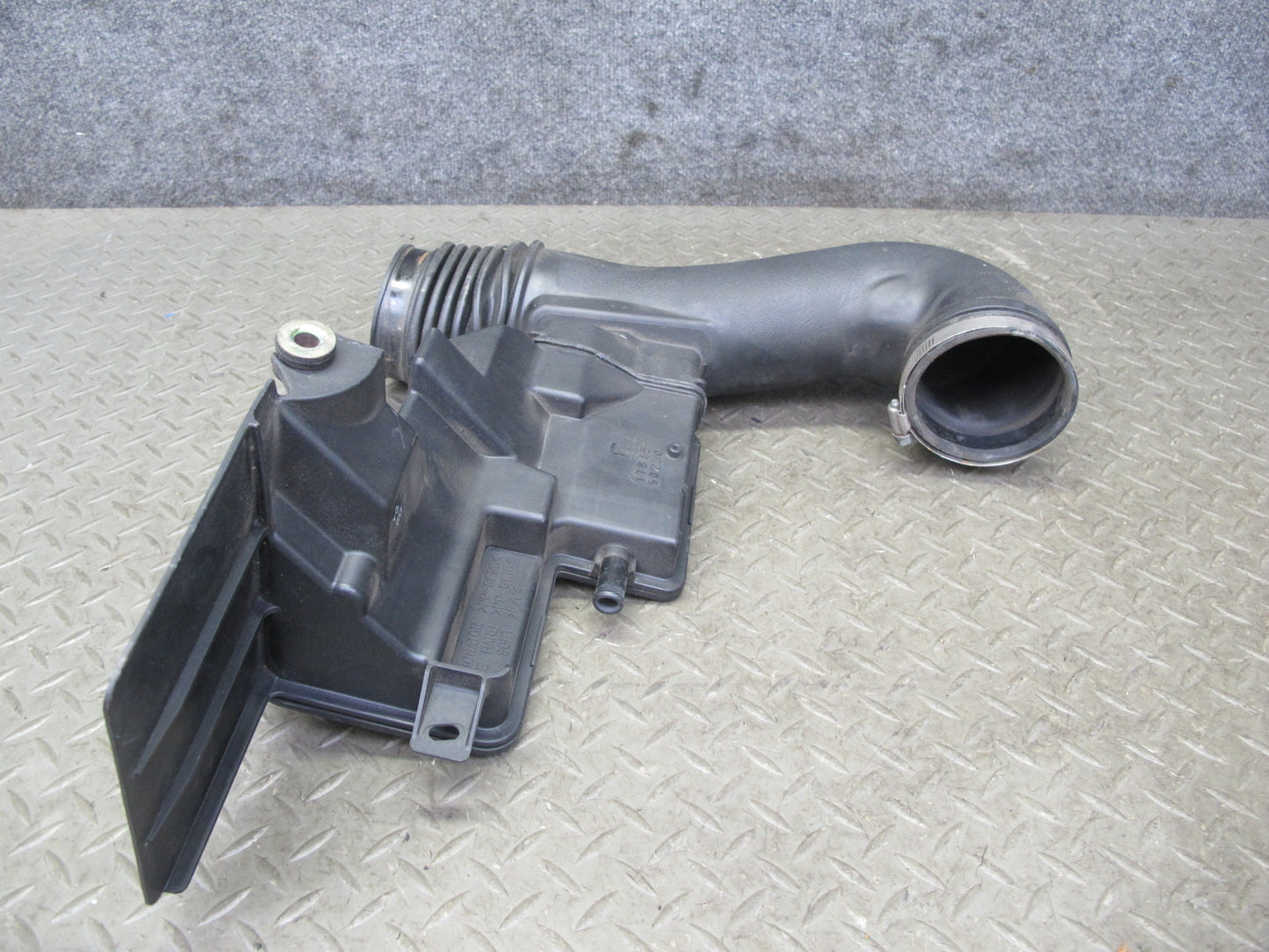 04-06 Lexus UCF30L LS430 Air Intake Cleaner Pipe Hose Resonator 17875-50290 OEM