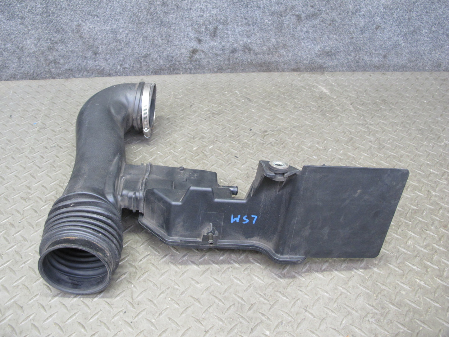 04-06 Lexus UCF30L LS430 Air Intake Cleaner Pipe Hose Resonator 17875-50290 OEM