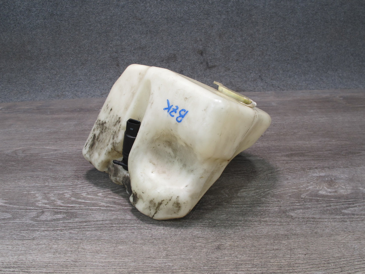 99-02 BMW E36/7 Z3 Windshied Washer Fluid Reservoir Tank w Pump OEM