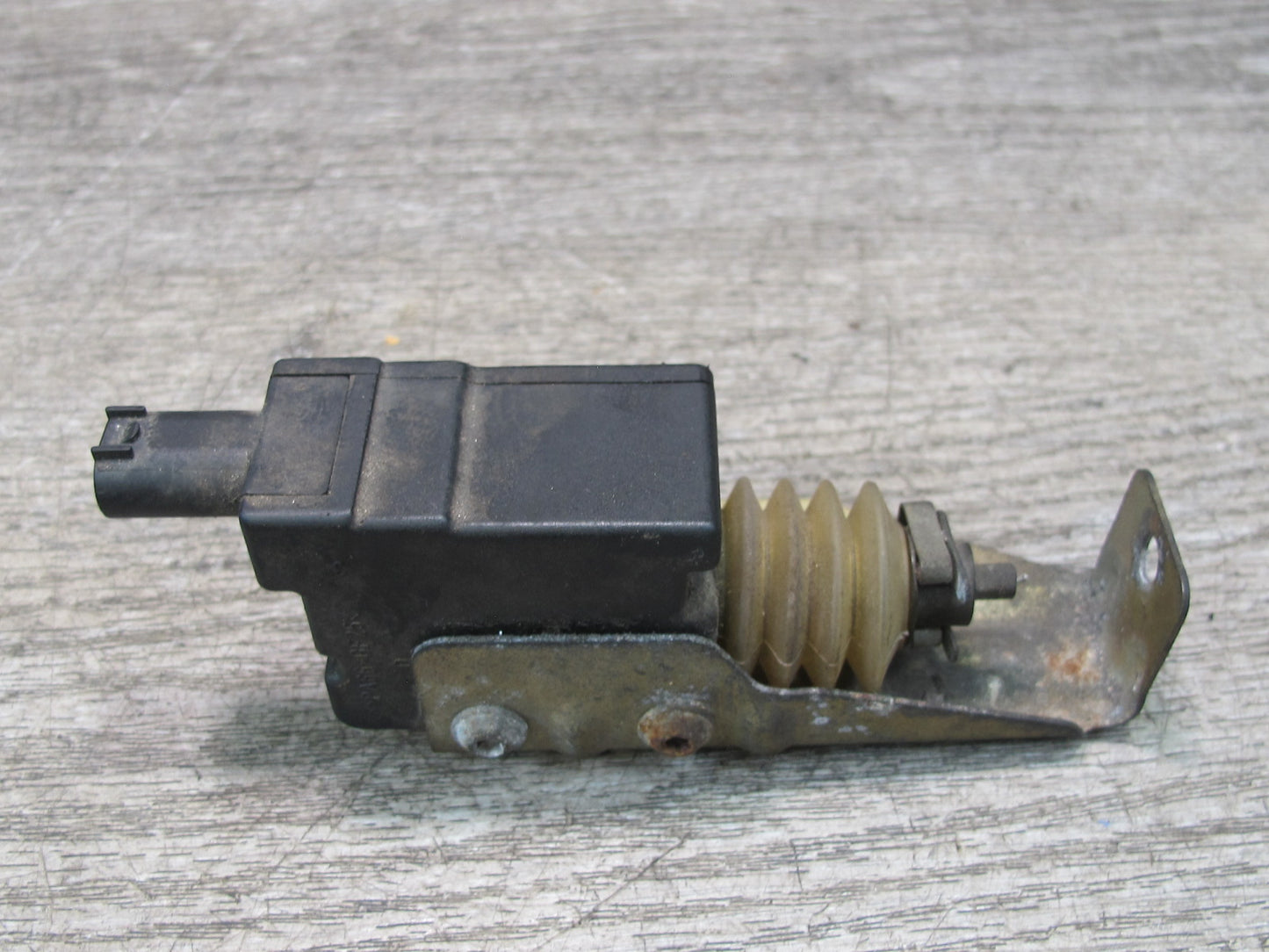 00-02 BMW E36/7 Z3 Fuel Door Lid Actuator 8410575 OEM