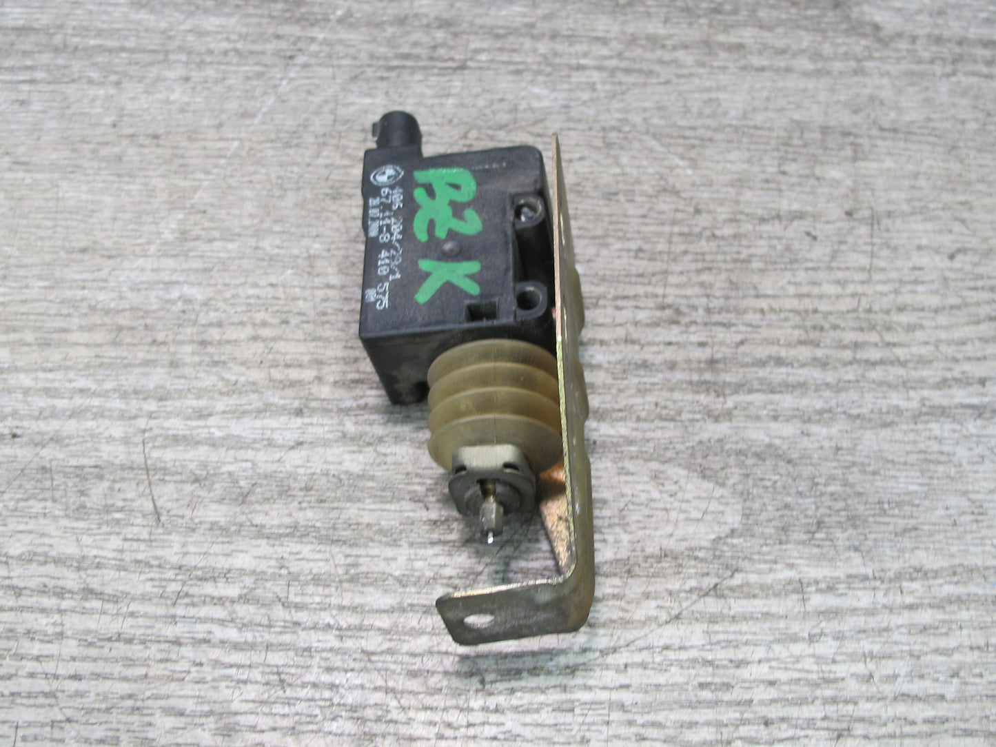 00-02 BMW E36/7 Z3 Fuel Door Lid Actuator 8410575 OEM