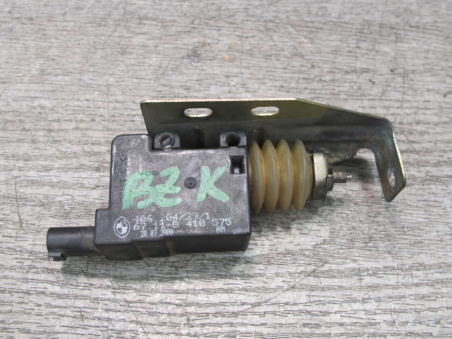 00-02 BMW E36/7 Z3 Fuel Door Lid Actuator 8410575 OEM