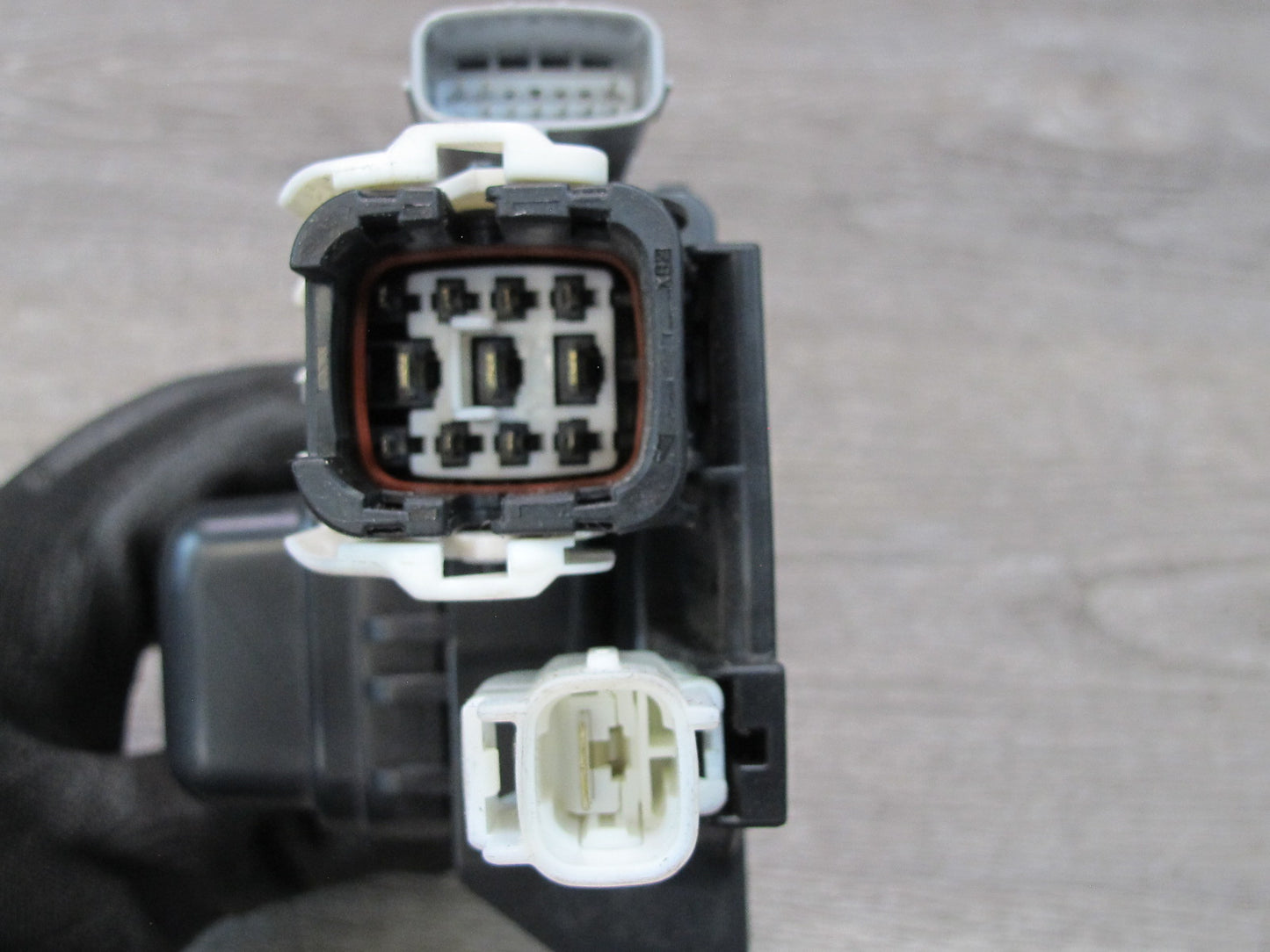 10-15 Lexus IS350 IS250 Convertible Rear Trunk Relay Fuse Junction Box OEM