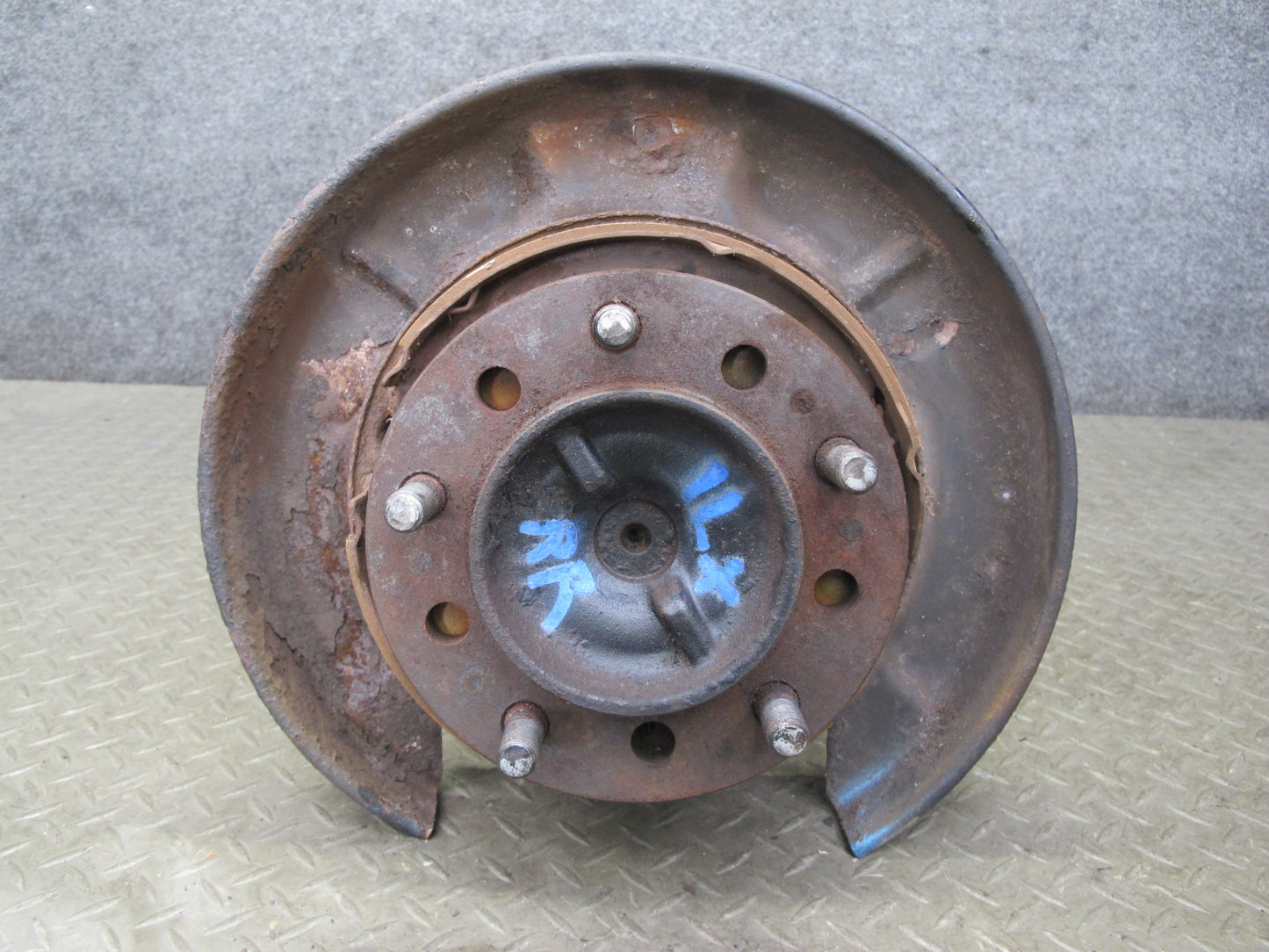 1998-2002 Lexus J100 LX470 Rear Right Passenger Side Spindle Knuckle Wheel Hub