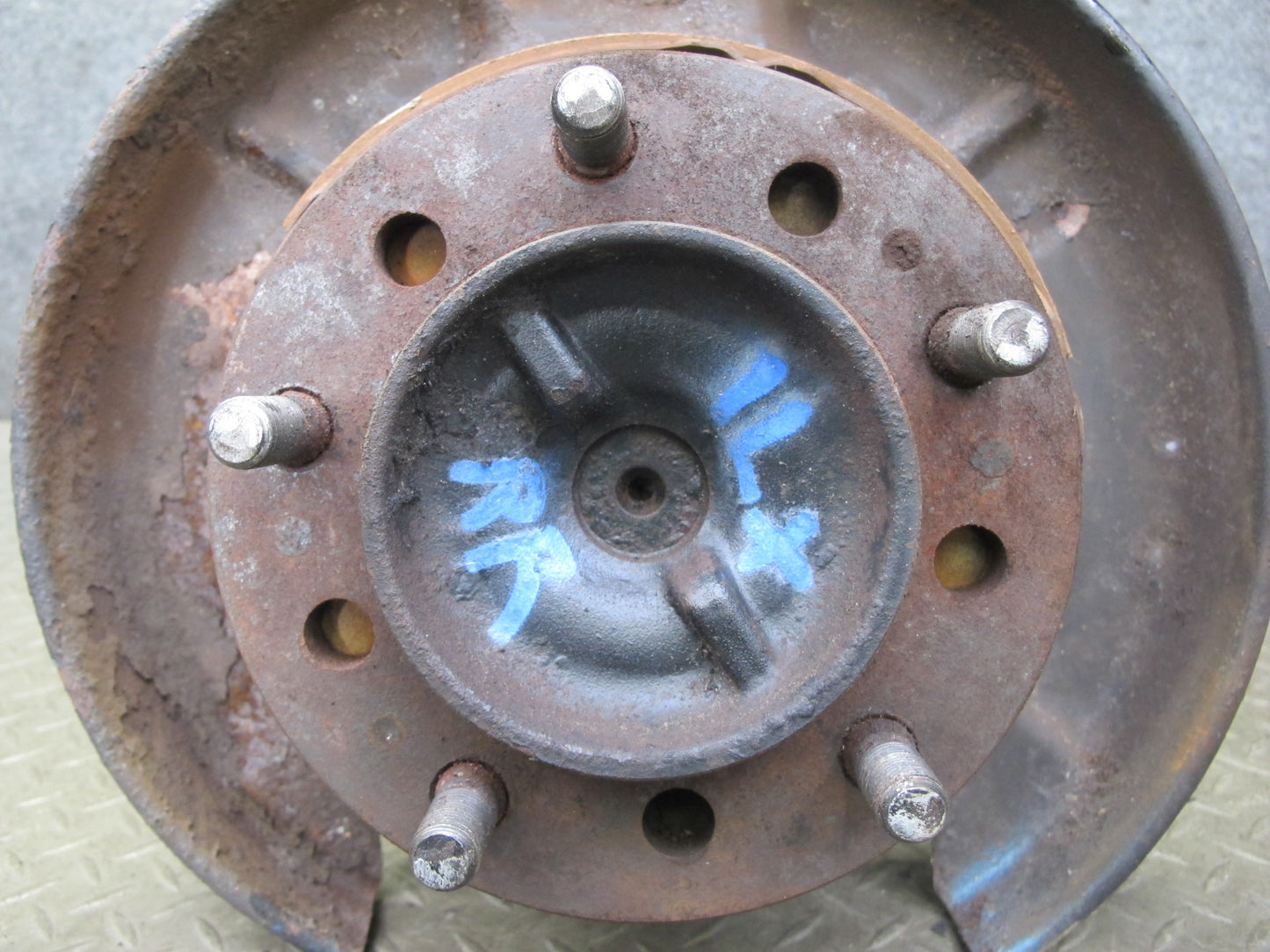 1998-2002 Lexus J100 LX470 Rear Right Passenger Side Spindle Knuckle Wheel Hub