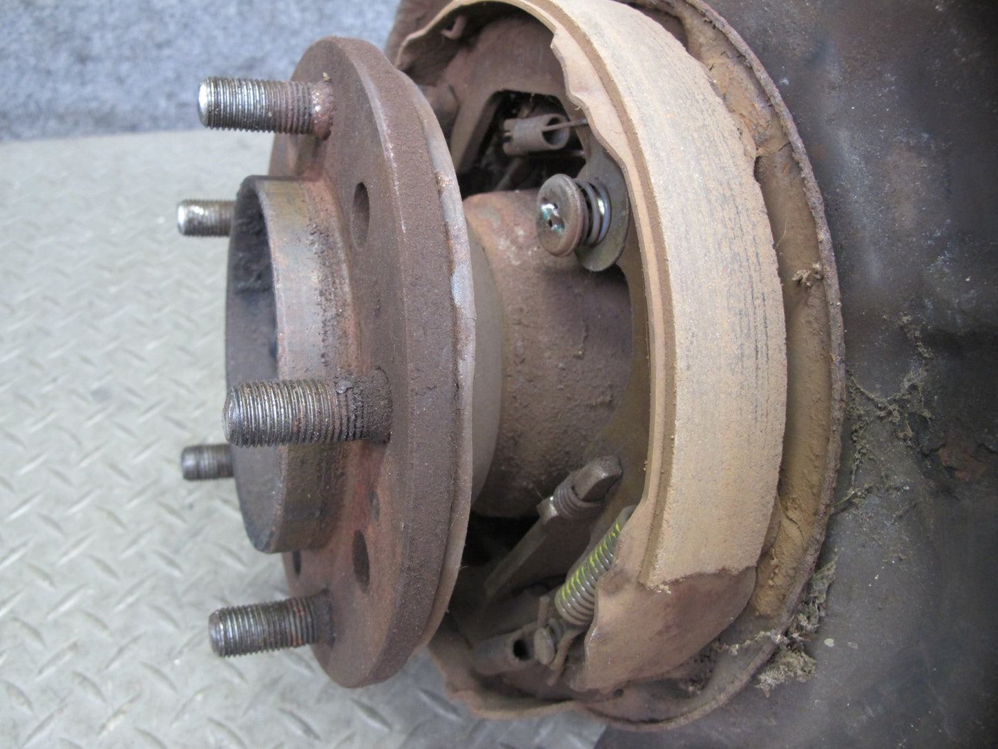 1998-2002 Lexus J100 LX470 Rear Right Passenger Side Spindle Knuckle Wheel Hub