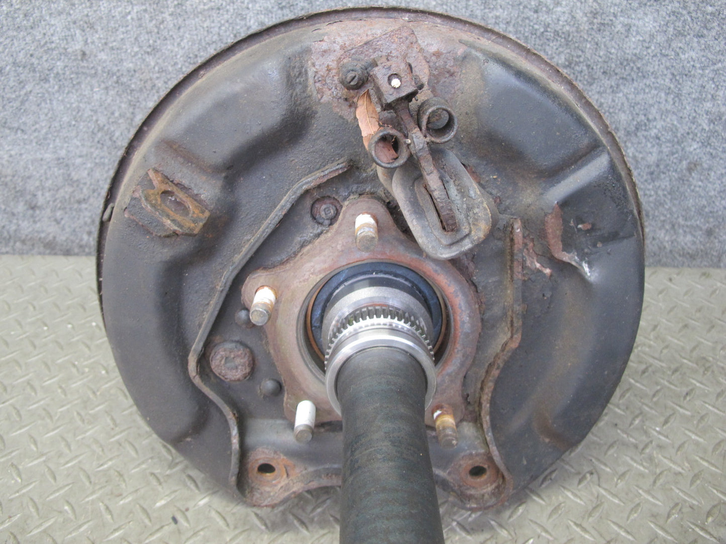 1998-2002 Lexus J100 LX470 Rear Right Passenger Side Spindle Knuckle Wheel Hub