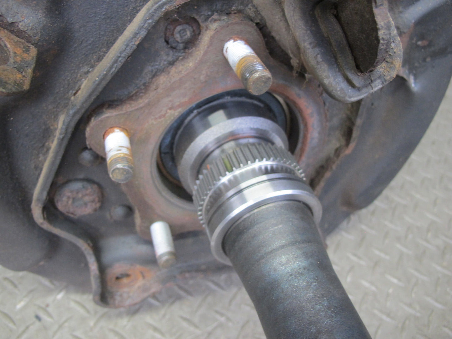 1998-2002 Lexus J100 LX470 Rear Right Passenger Side Spindle Knuckle Wheel Hub