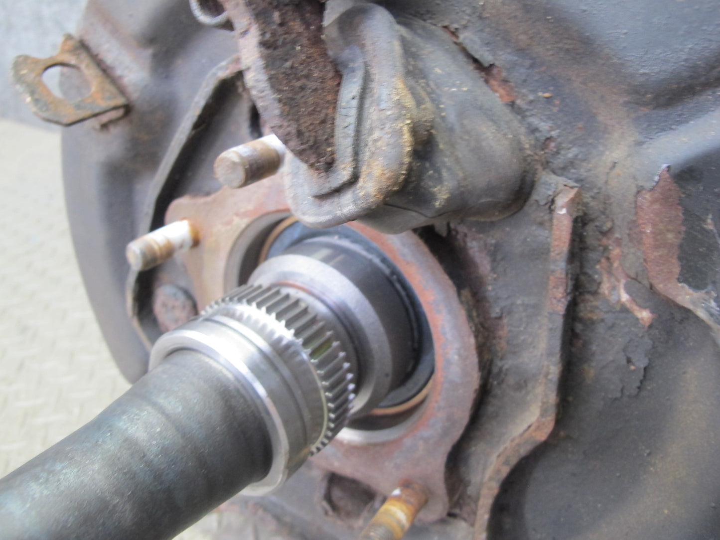 1998-2002 Lexus J100 LX470 Rear Right Passenger Side Spindle Knuckle Wheel Hub