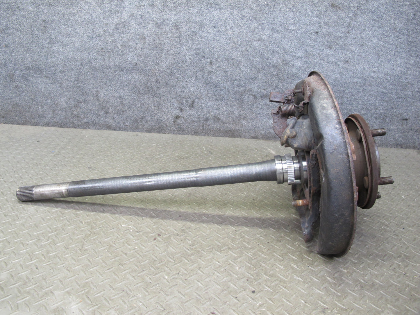 1998-2002 Lexus J100 LX470 Rear Right Passenger Side Spindle Knuckle Wheel Hub