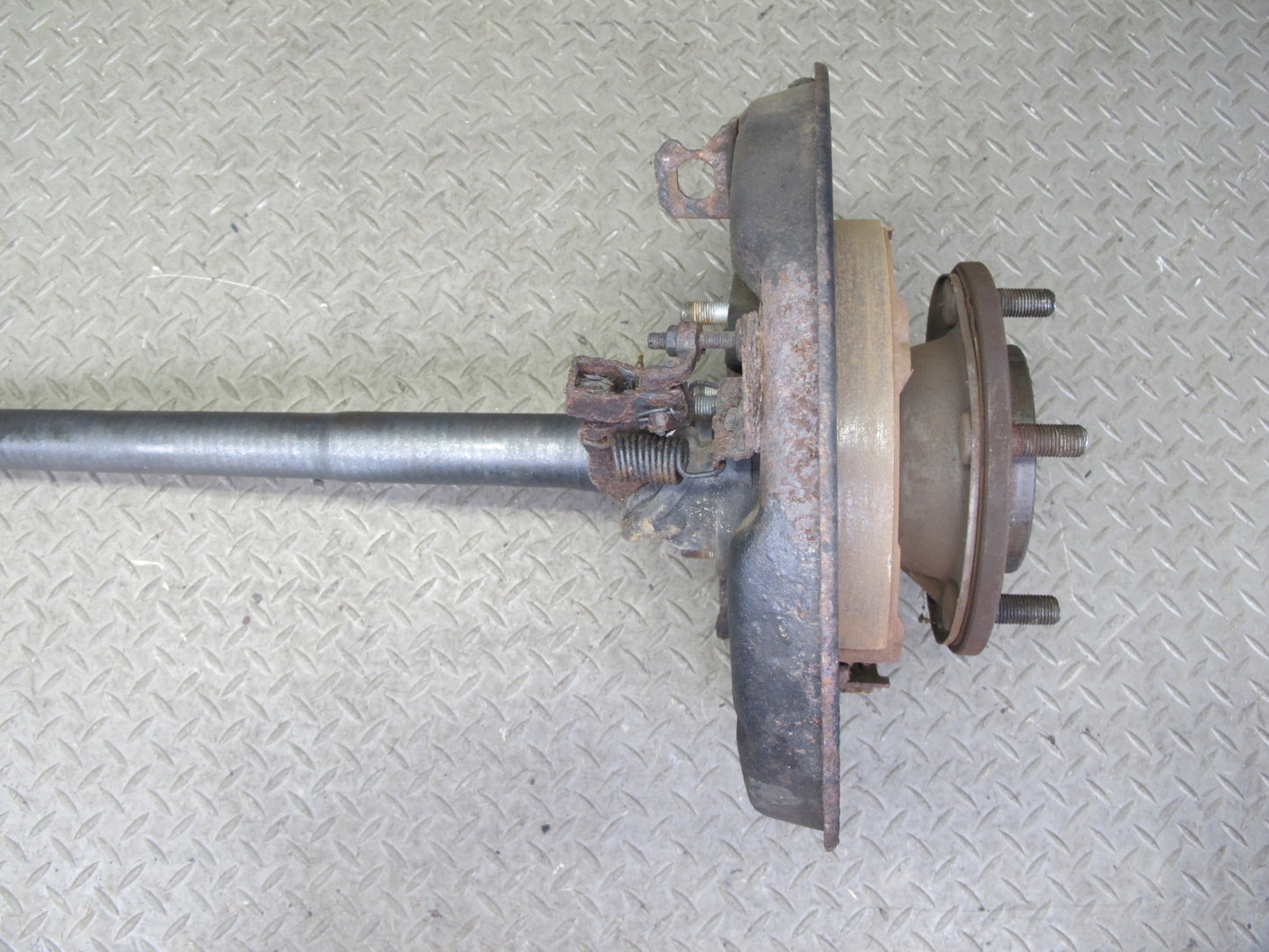 1998-2002 Lexus J100 LX470 Rear Right Passenger Side Spindle Knuckle Wheel Hub