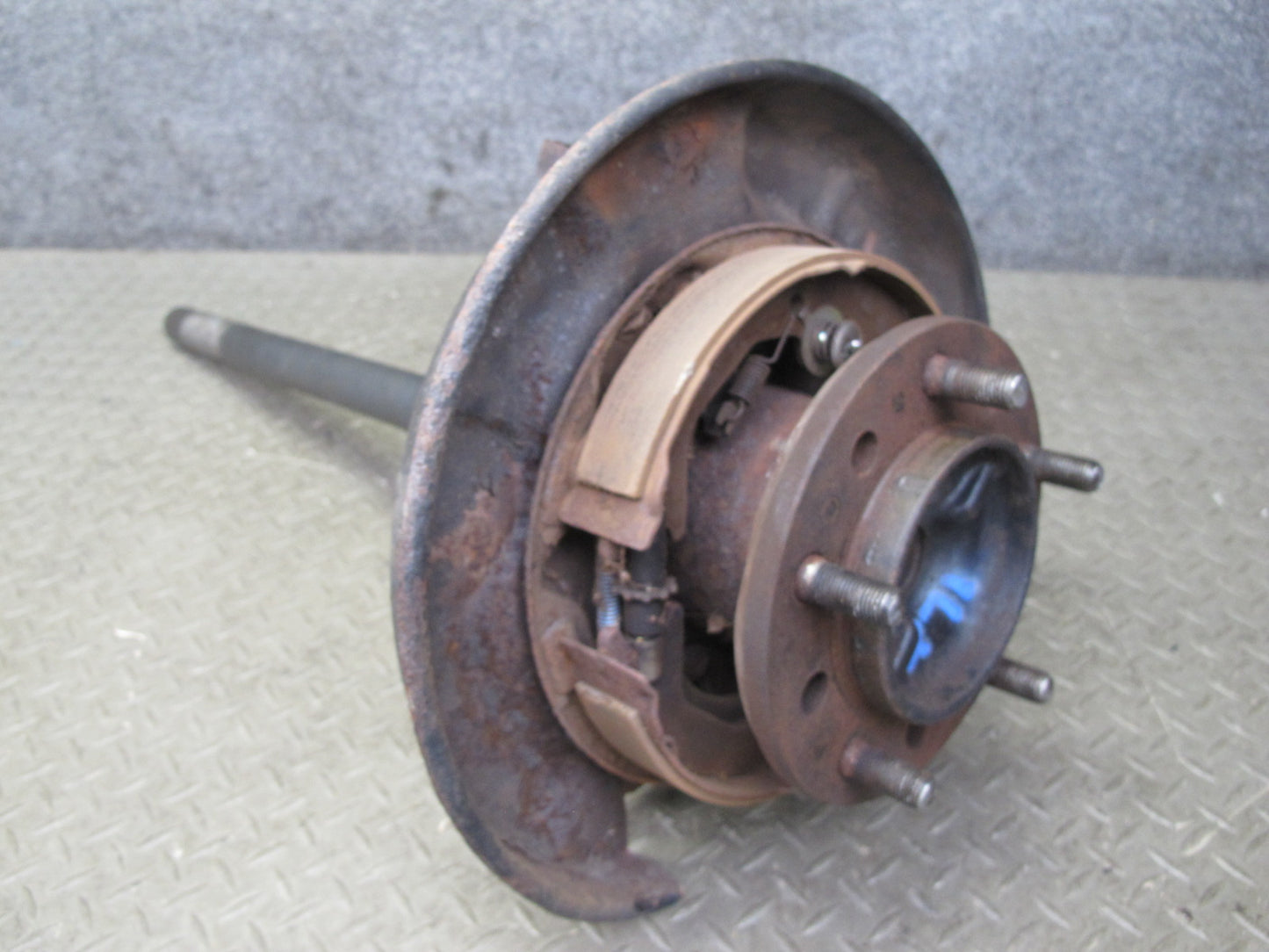 1998-2002 Lexus J100 LX470 Rear Right Passenger Side Spindle Knuckle Wheel Hub
