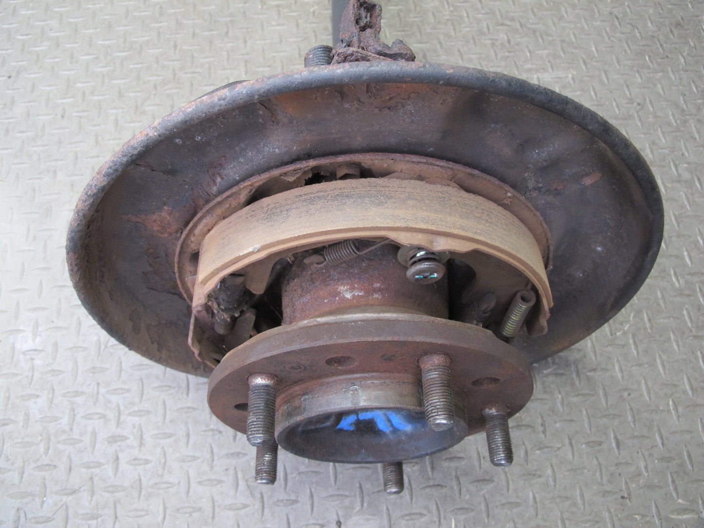 1998-2002 Lexus J100 LX470 Rear Right Passenger Side Spindle Knuckle Wheel Hub