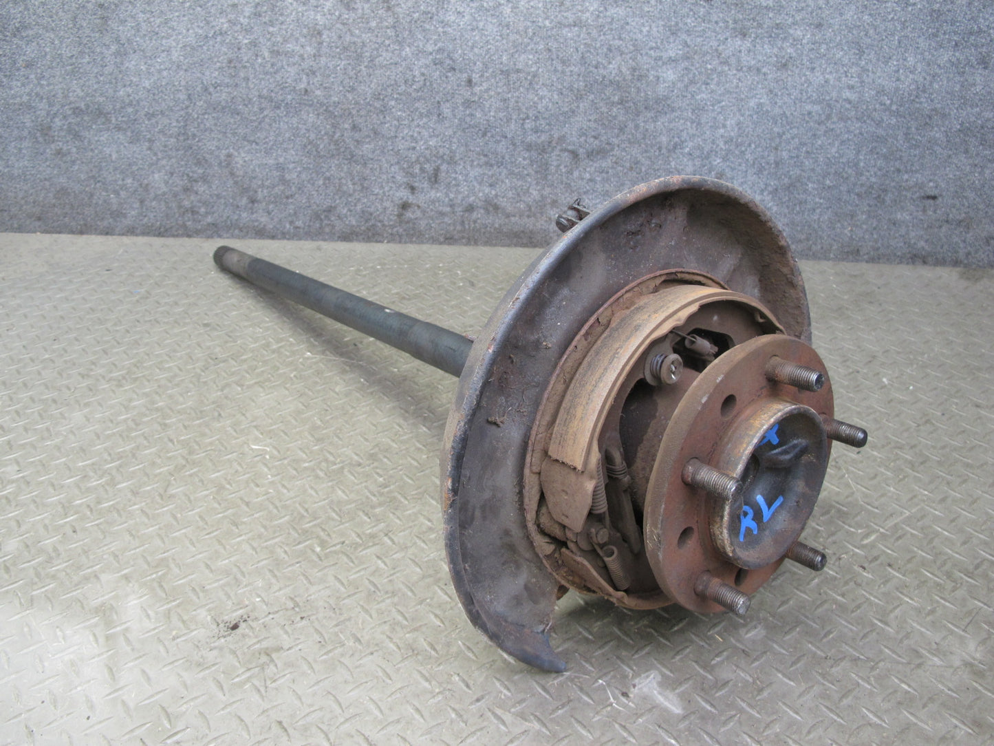 1998-2002 Lexus J100 LX470 Rear Left Driver Side Spindle Knuckle Wheel Hub