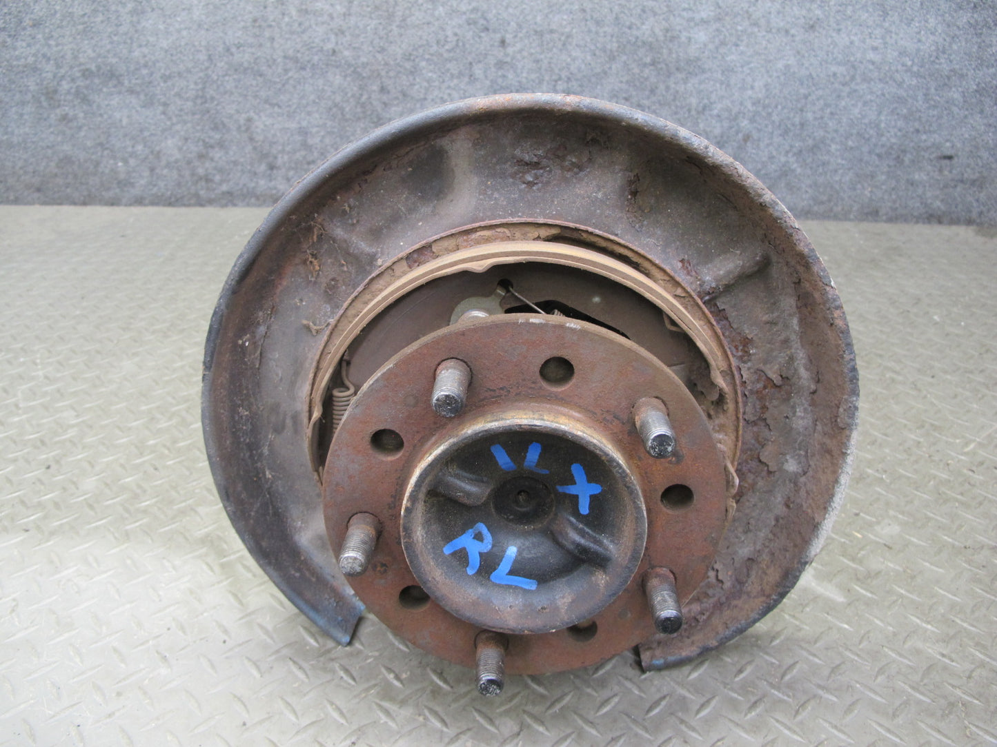 1998-2002 Lexus J100 LX470 Rear Left Driver Side Spindle Knuckle Wheel Hub