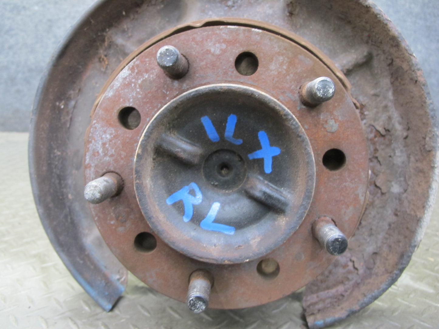 1998-2002 Lexus J100 LX470 Rear Left Driver Side Spindle Knuckle Wheel Hub