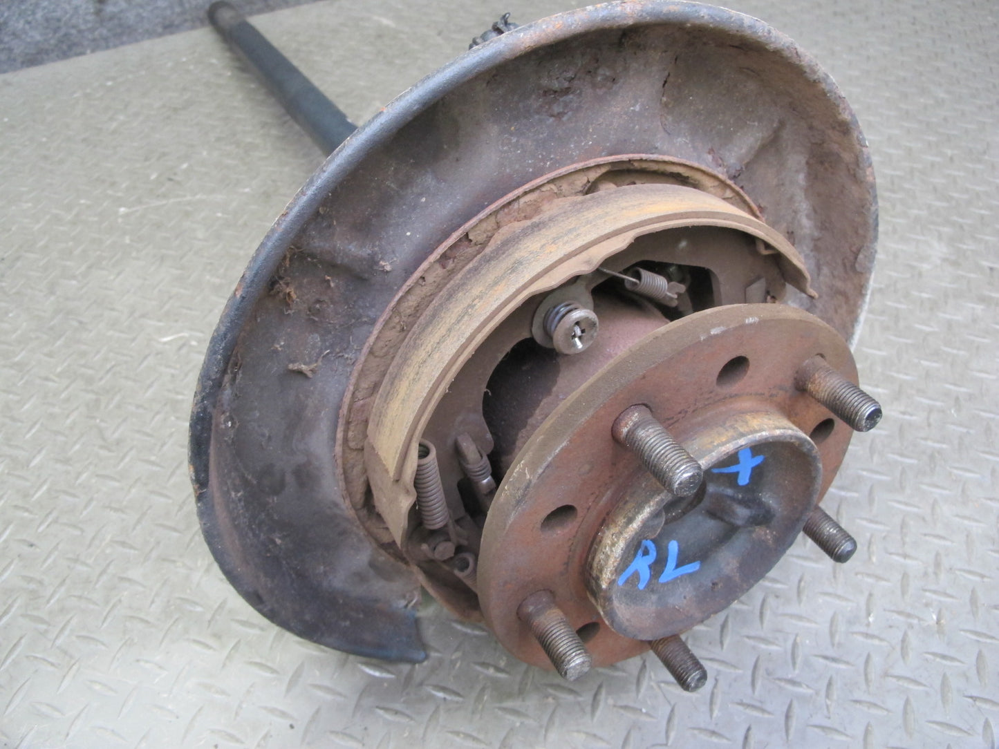 1998-2002 Lexus J100 LX470 Rear Left Driver Side Spindle Knuckle Wheel Hub