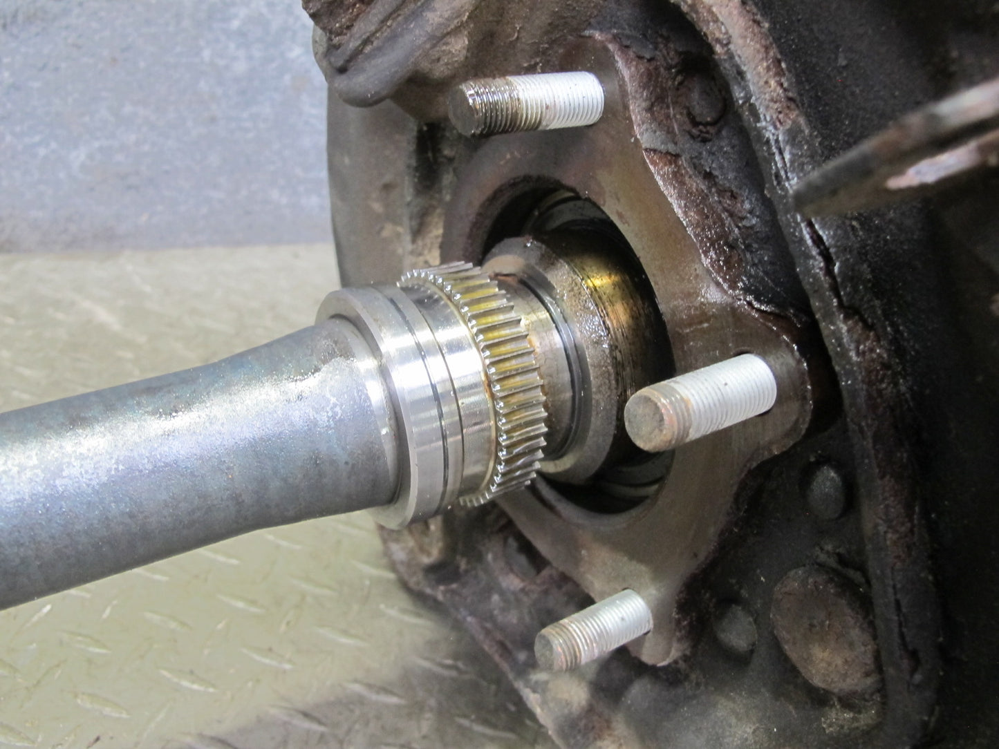 1998-2002 Lexus J100 LX470 Rear Left Driver Side Spindle Knuckle Wheel Hub