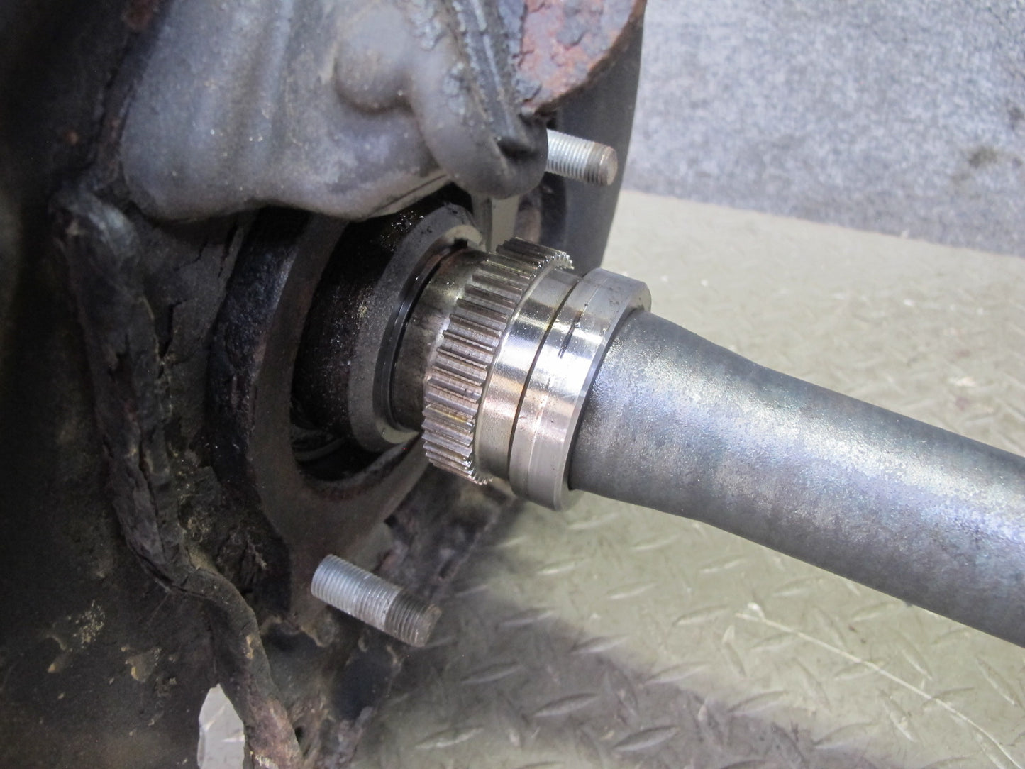 1998-2002 Lexus J100 LX470 Rear Left Driver Side Spindle Knuckle Wheel Hub