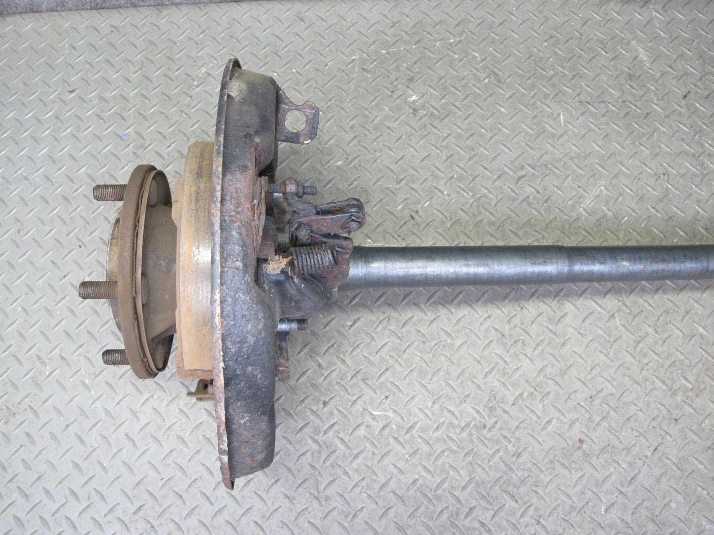 1998-2002 Lexus J100 LX470 Rear Left Driver Side Spindle Knuckle Wheel Hub