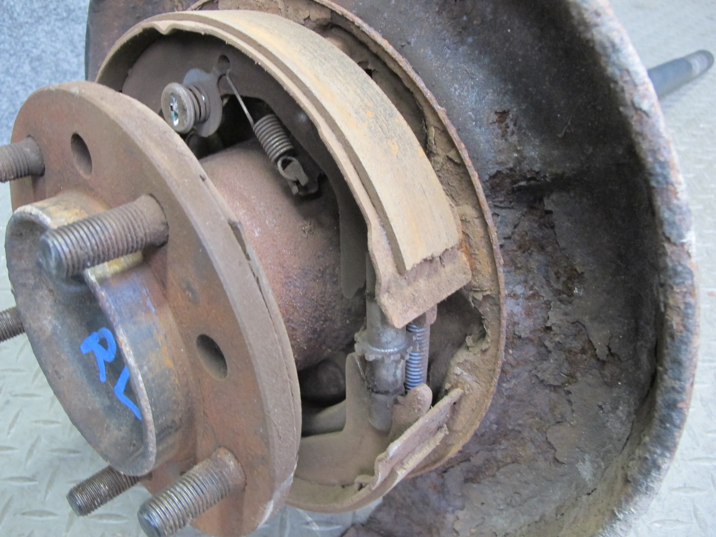 1998-2002 Lexus J100 LX470 Rear Left Driver Side Spindle Knuckle Wheel Hub
