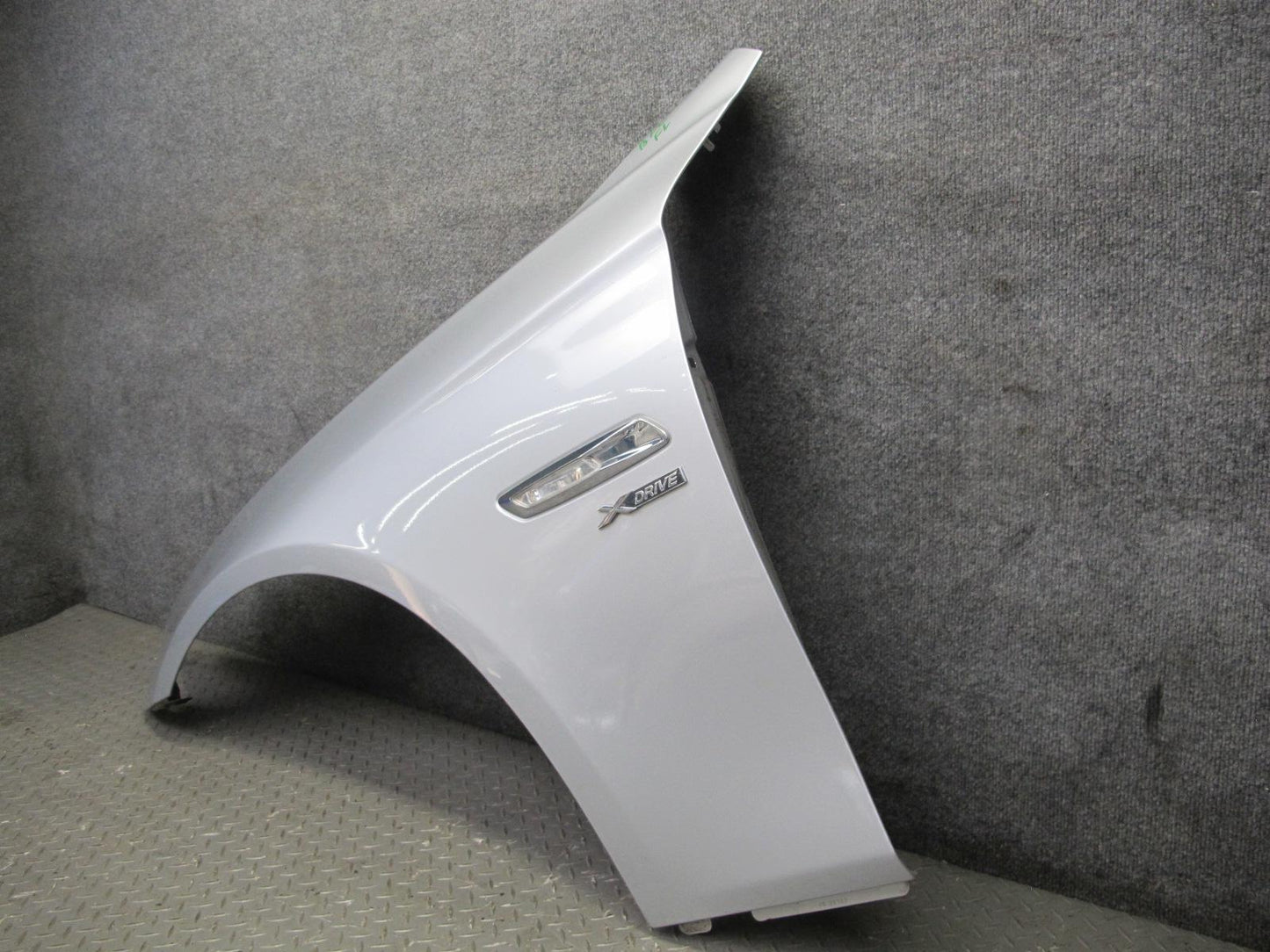 11-16 BMW F10 5-SERIES 550i Front Left Fender Shell Panel Cover Titan Silver OEM