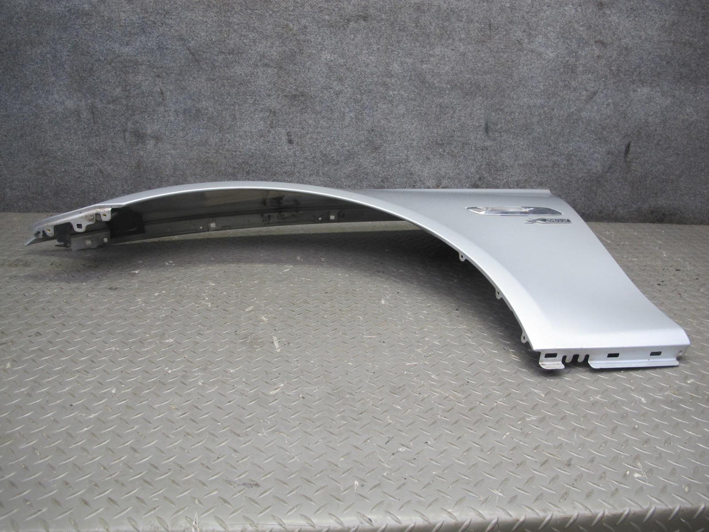 11-16 BMW F10 5-SERIES 550i Front Left Fender Shell Panel Cover Titan Silver OEM