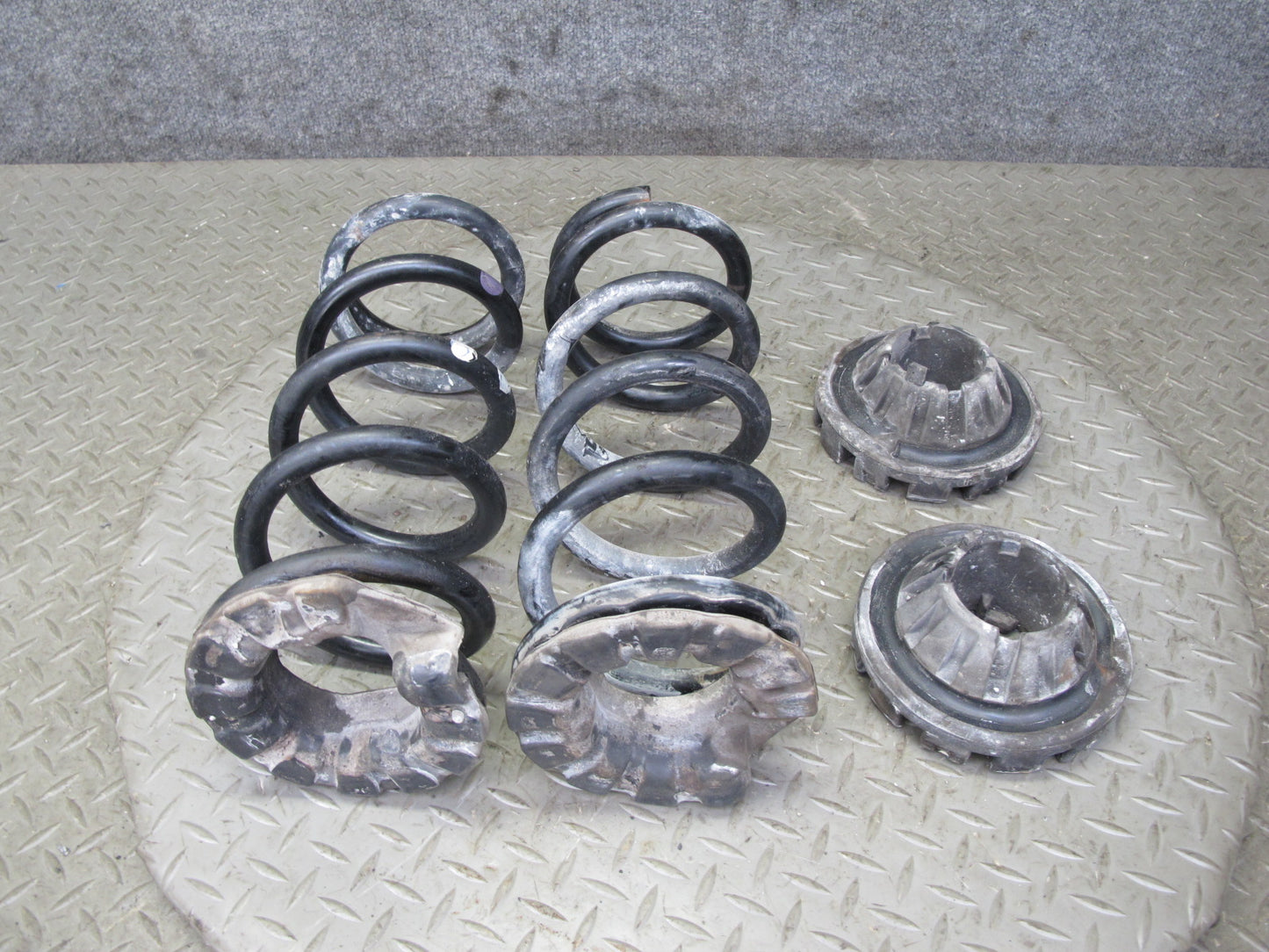 2014-2015 Infiniti QX60 2.5L Hybrid AWD Rear Left & Right Coil Spring Set of 2