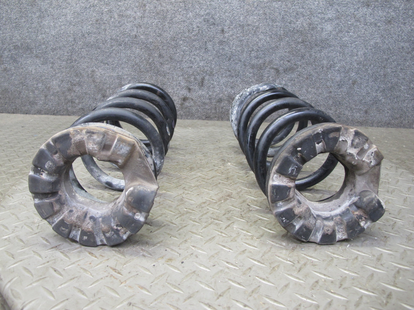 2014-2015 Infiniti QX60 2.5L Hybrid AWD Rear Left & Right Coil Spring Set of 2