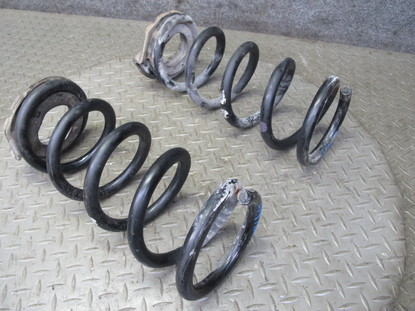 2014-2015 Infiniti QX60 2.5L Hybrid AWD Rear Left & Right Coil Spring Set of 2