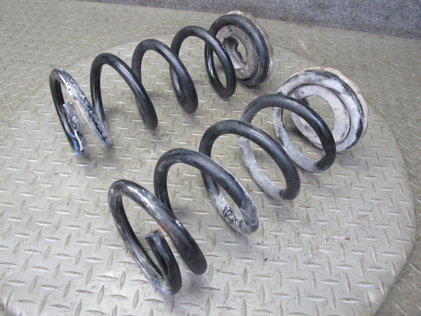 2014-2015 Infiniti QX60 2.5L Hybrid AWD Rear Left & Right Coil Spring Set of 2