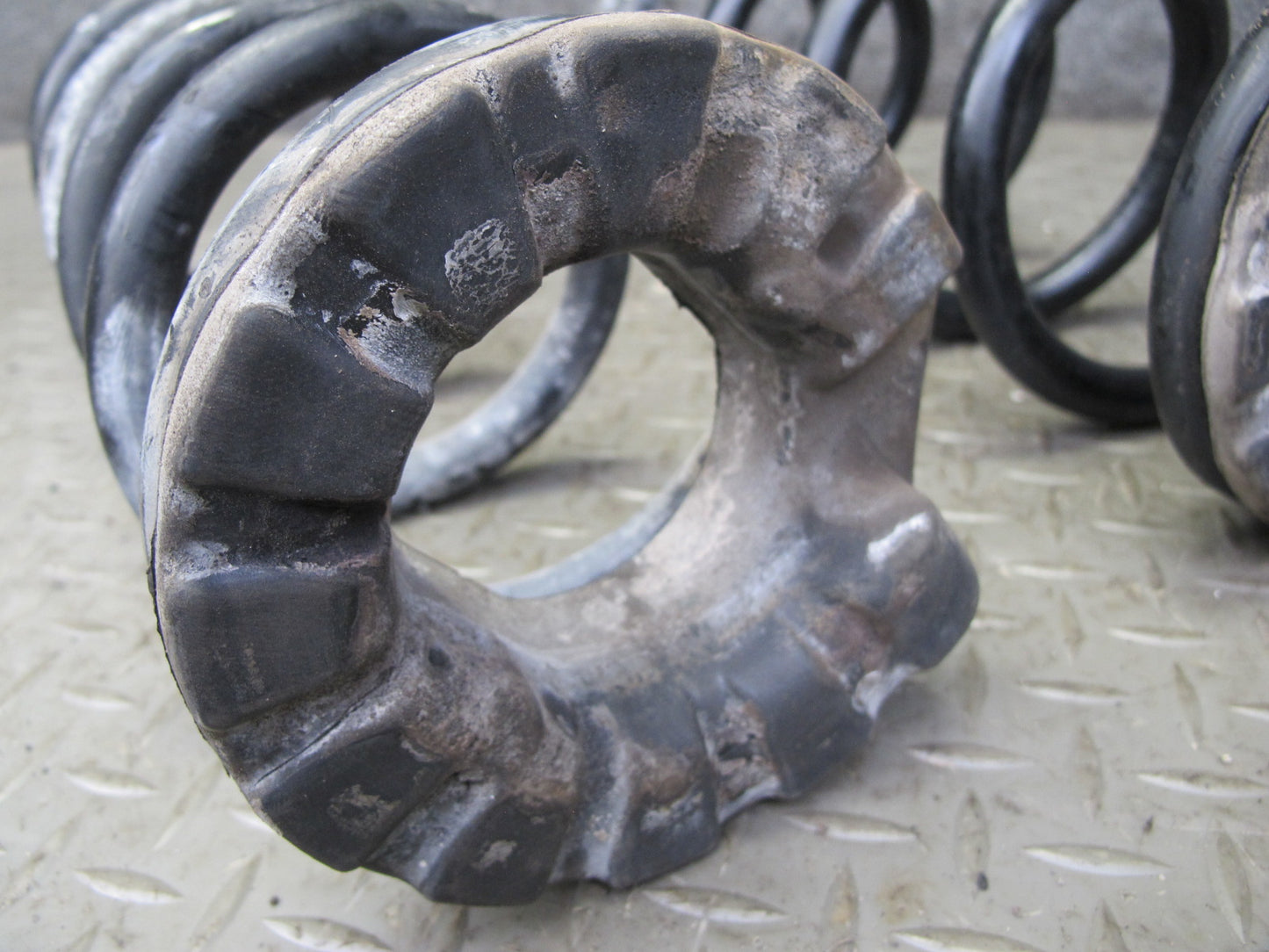 2014-2015 Infiniti QX60 2.5L Hybrid AWD Rear Left & Right Coil Spring Set of 2
