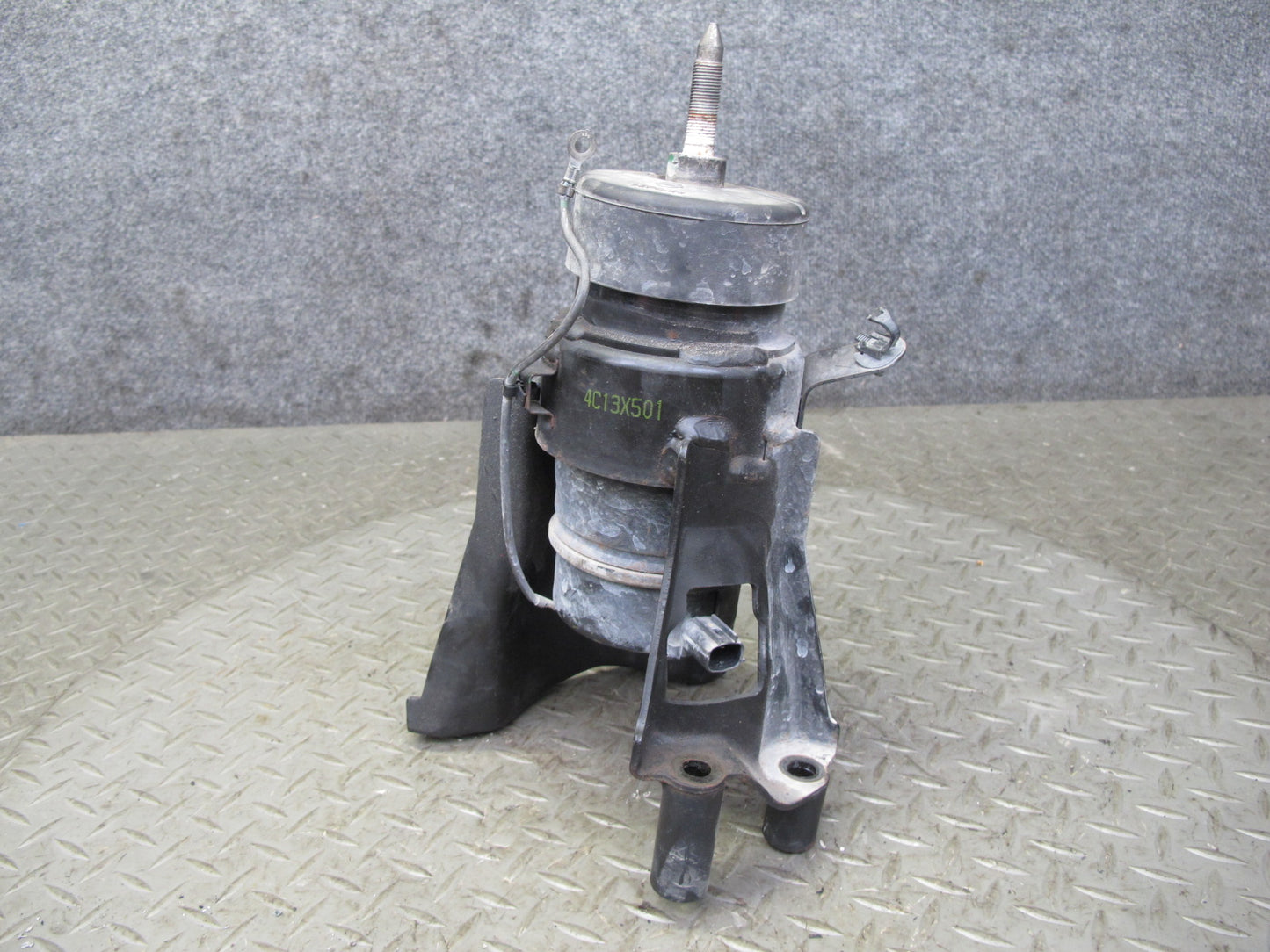2014-2017 Infiniti QX60 2.5L Hybrid Rear Engine Motor Mount Insulator