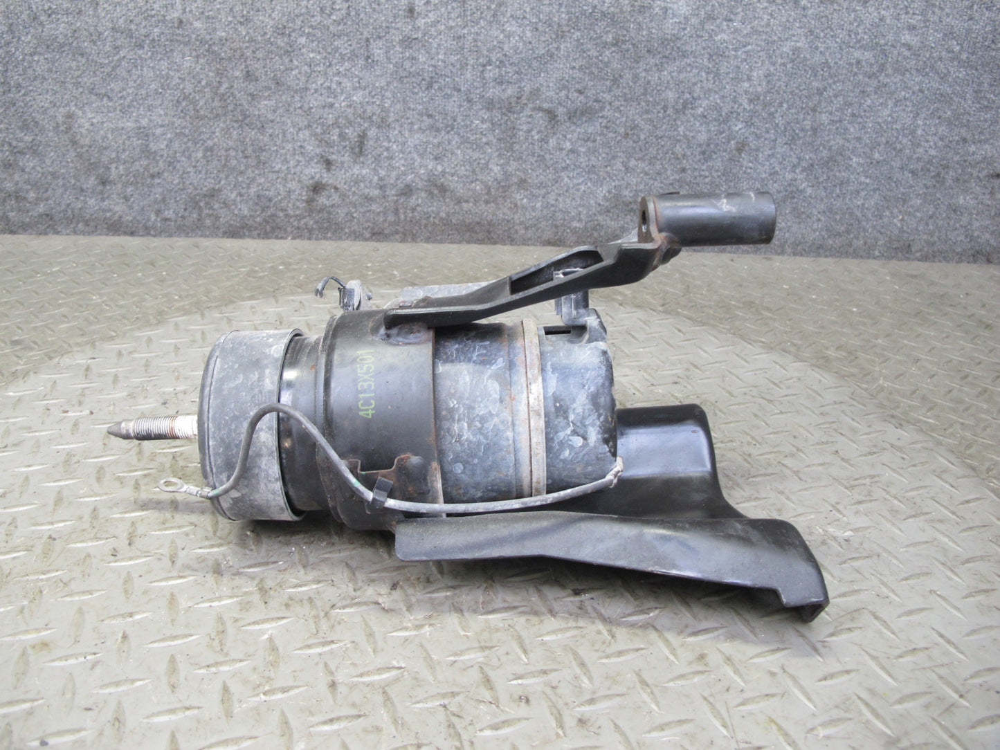 2014-2017 Infiniti QX60 2.5L Hybrid Rear Engine Motor Mount Insulator